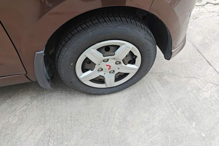 Used Wuling Hongguang 2015 1.2L S Base Model China V Standard Right Front Wheel Hub