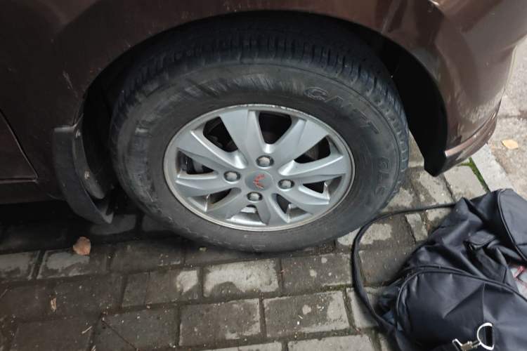 Used Wuling Hongguang 2015 1.5L S Basic Version China V Standard Right Front Wheel Hub