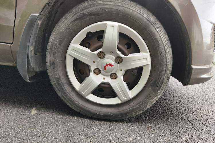 Used Wuling Hongguang 2015 1.2L S Base Model China IV Right Front Wheel Hub