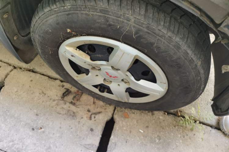 Used Wuling Hongguang 2015 1.2L S Base Model China V Standard Right Front Wheel Hub
