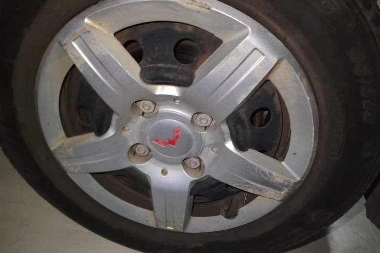 Used Wuling Hongguang 2015 1.5L S Base Model China IV Right Front Wheel Hub