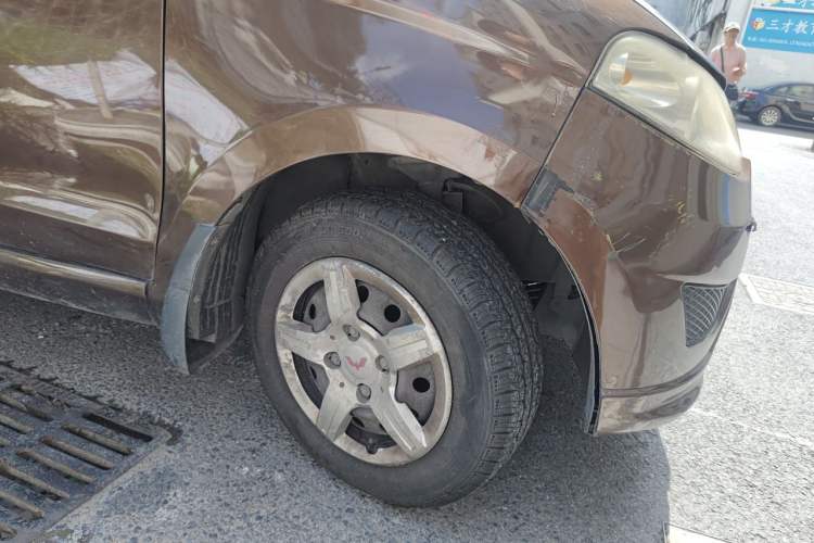 Used Wuling Hongguang 2015 1.2L S Base Model China V Standard Right Front Wheel Hub