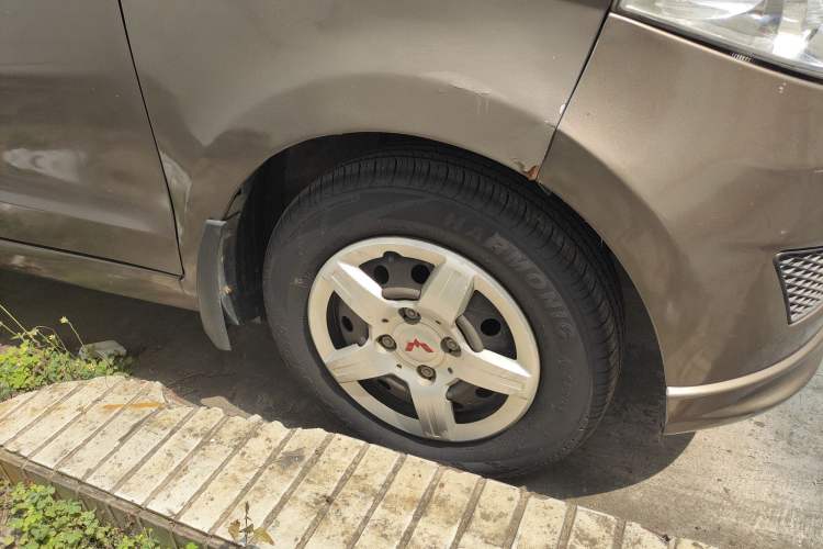 Used Wuling Hongguang 2015 1.5L S Basic Version China V Standard Right Front Wheel Hub