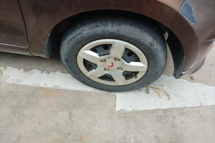 Used Wuling Hongguang 2015 1.2L S Base Model China V Standard Right Front Wheel Hub