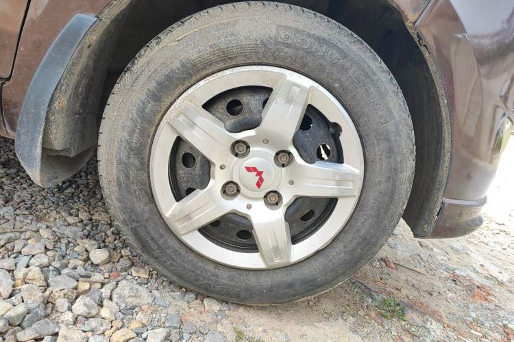 Used Wuling Hongguang 2015 1.5L S Basic Version China V Standard Right Front Wheel Hub