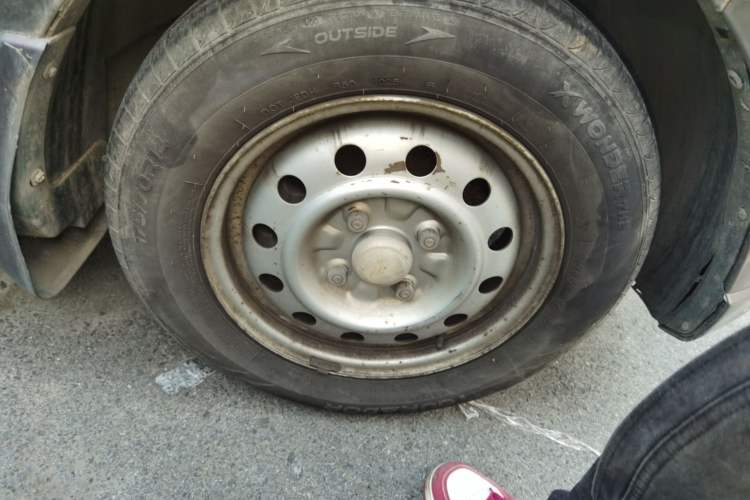 Used Wuling Hongguang 2015 1.2L S Base Model China V Standard Right Front Wheel Hub