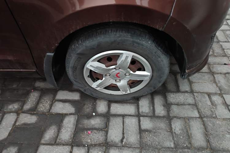 Used Wuling Hongguang 2015 1.5L S Base Model China IV Right Front Wheel Hub