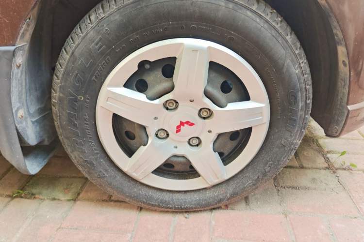 Used Wuling Hongguang 2015 1.5L S Basic Version China V Standard Right Front Wheel Hub