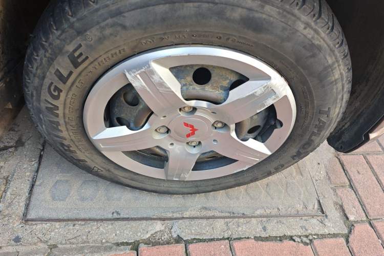 Used Wuling Hongguang 2015 1.2L S Base Model China V Standard Right Front Wheel Hub