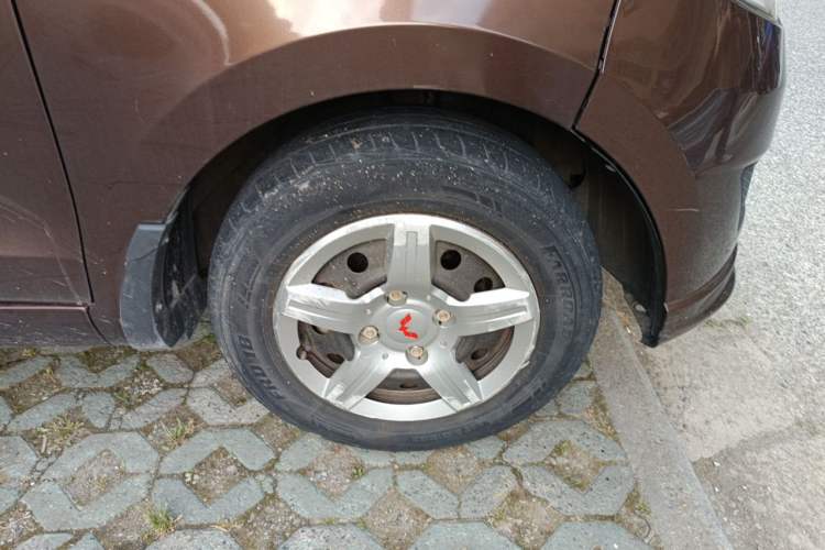 Used Wuling Hongguang 2015 1.5L S Basic Version China V Standard Right Front Wheel Hub