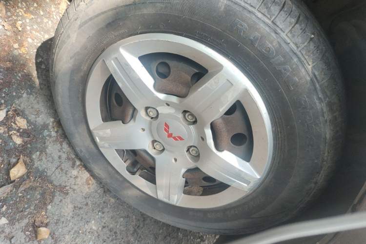 Used Wuling Hongguang 2015 1.2L S Base Model China V Standard Right Front Wheel Hub