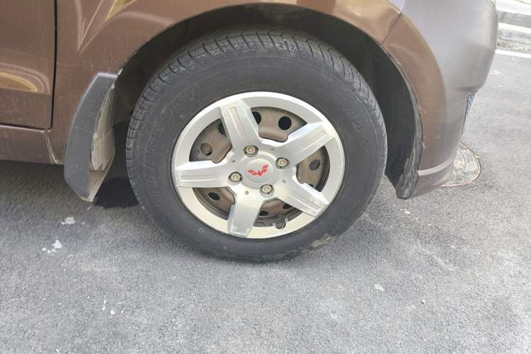 Used Wuling Hongguang 2015 1.2L S Base Model China V Standard Right Front Wheel Hub