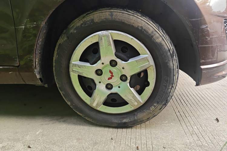 Used Wuling Hongguang 2015 1.5L S Base Model China IV Right Front Wheel Hub