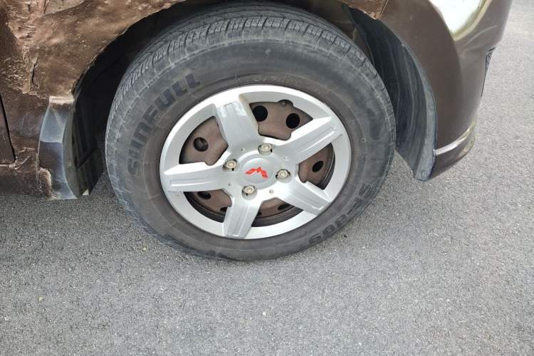 Used Wuling Hongguang 2015 1.2L S Base Model China IV Right Front Wheel Hub