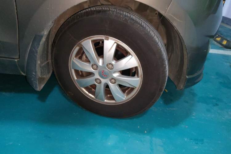 Used Wuling Hongguang 2015 1.5L S Basic Version China V Standard Right Front Wheel Hub