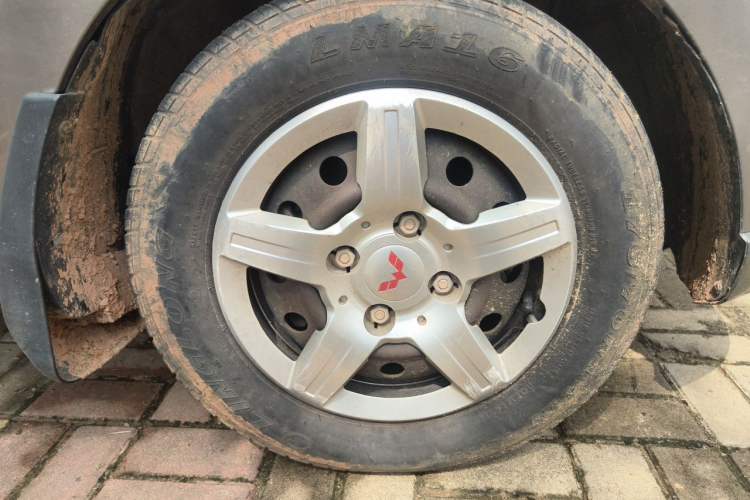 Used Wuling Hongguang 2015 1.2L S Base Model China IV Right Front Wheel Hub