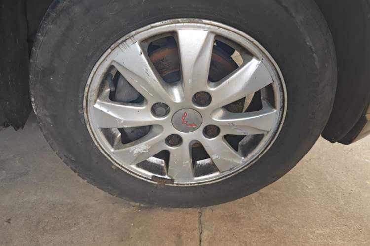 Used Wuling Hongguang 2015 1.2L S Base Model China V Standard Right Front Wheel Hub