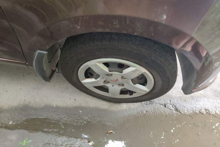 Used Wuling Hongguang 2015 1.2L S Base Model China IV Right Front Wheel Hub