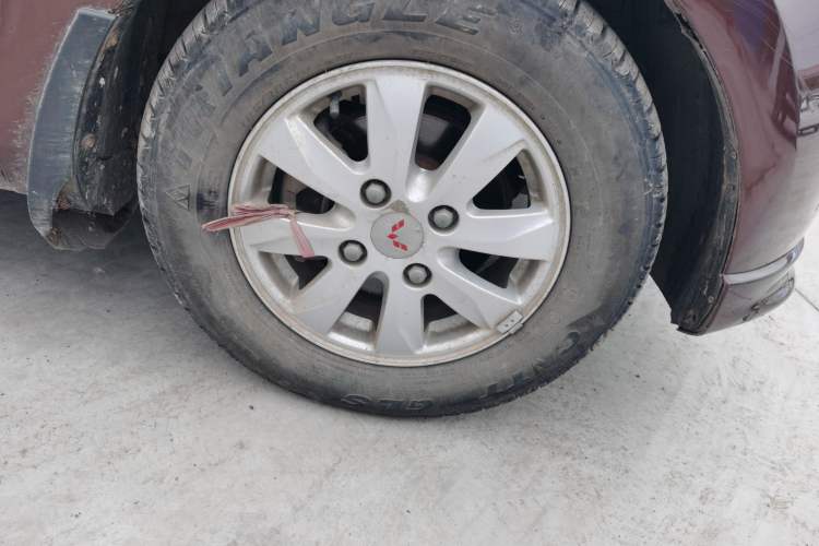 Used Wuling Hongguang 2015 1.5L S1 Standard China V-Emission Standards Right Front Wheel Hub