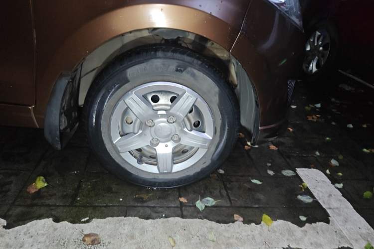 Used Wuling Hongguang 2015 1.5L S Basic Version China V Standard Right Front Wheel Hub