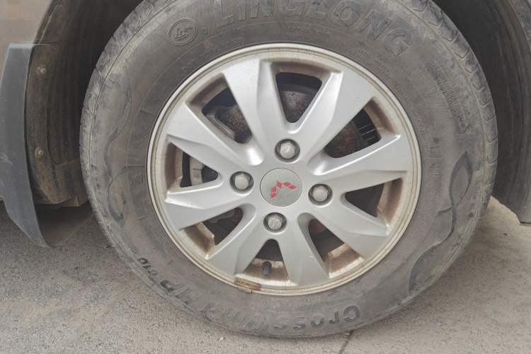 Used Wuling Hongguang 2015 1.2L S Base Model China IV Right Front Wheel Hub