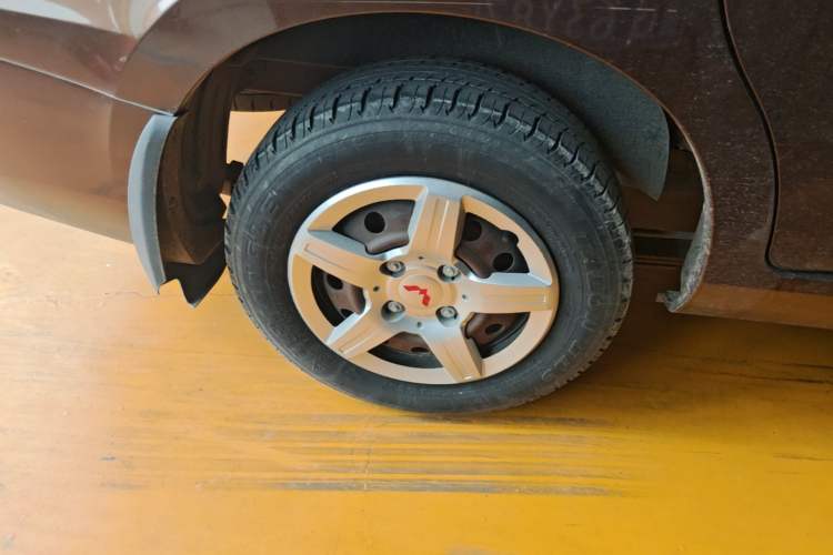 Used Wuling Hongguang 2015 1.2L S Base Model China V Standard Right Rear Wheel Hub