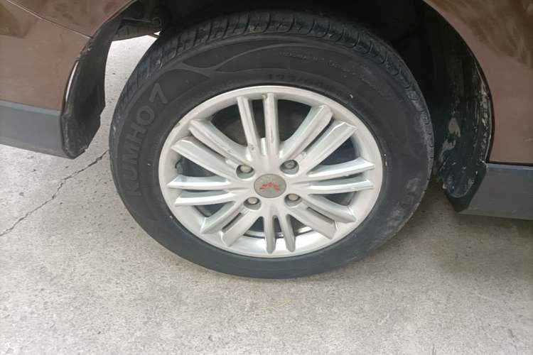 Used Wuling Hongguang 2015 1.5L S1 Comfort China V Standard Right Rear Wheel Hub