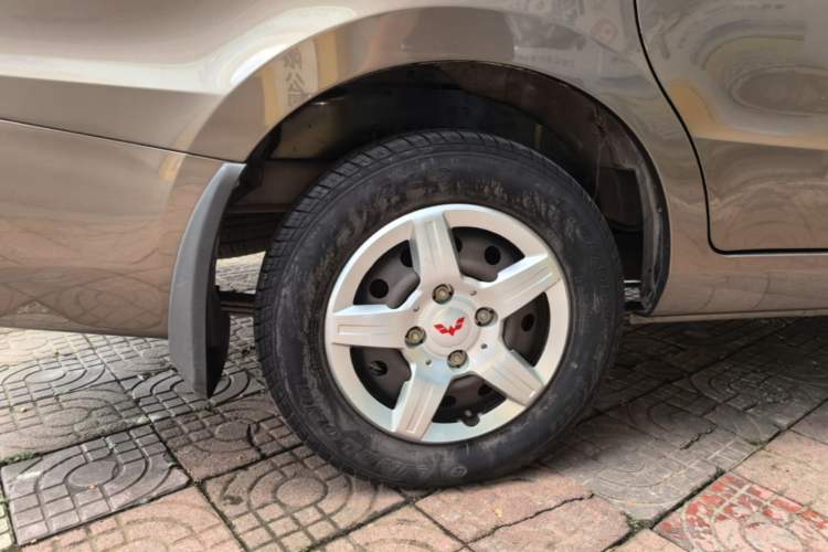 Used Wuling Hongguang 2015 1.2L S Base Model China V Standard Right Rear Wheel Hub