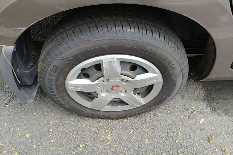 Used Wuling Hongguang 2015 1.2L S Base Model China V Standard Right Rear Wheel Hub