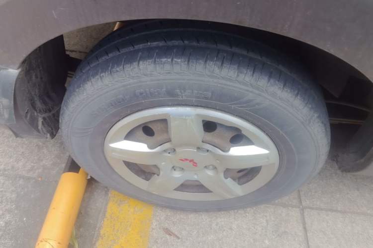 Used Wuling Hongguang 2015 1.2L S Base Model China V Standard Right Rear Wheel Hub