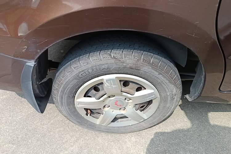 Used Wuling Hongguang 2015 1.5L S Basic Version China V Standard Right Rear Wheel Hub