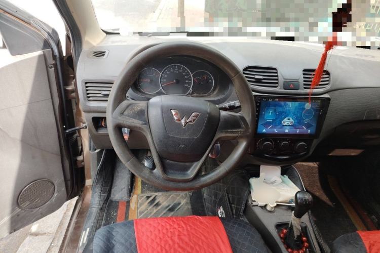 Used Wuling Hongguang 2015 1.2L S Base Model China V Standard Steering Wheel