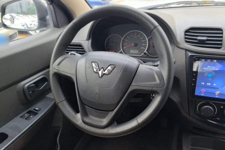 Used Wuling Hongguang 2015 1.5L S Base Model China IV Steering Wheel