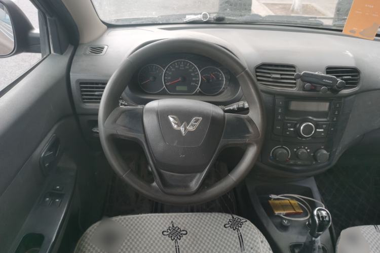 Used Wuling Hongguang 2015 1.2L S Base Model China V Standard Steering Wheel