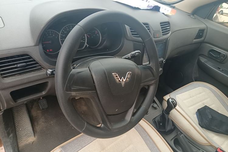 Used Wuling Hongguang 2015 1.2L S Base Model China IV Steering Wheel