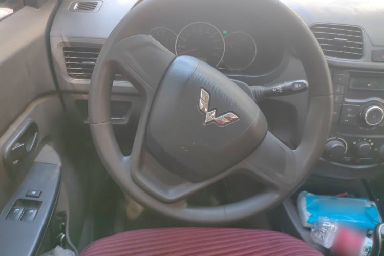Used Wuling Hongguang 2015 1.5L S Base Model China IV Steering Wheel