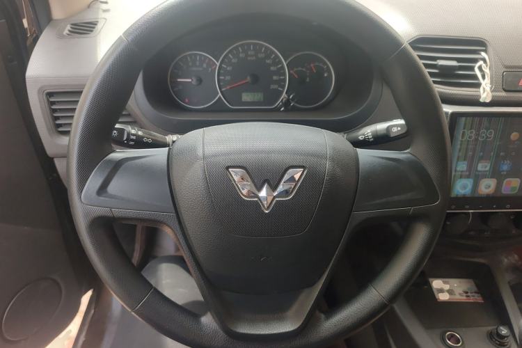 Used Wuling Hongguang 2015 1.5L S Basic Version China V Standard Steering Wheel