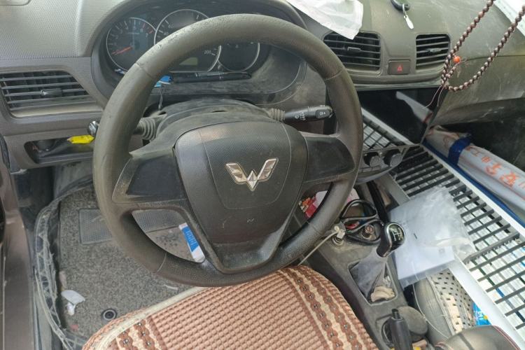 Used Wuling Hongguang 2015 1.5L S Basic Version China V Standard Steering Wheel
