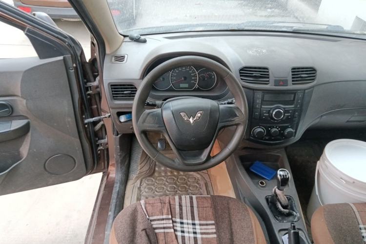Used Wuling Hongguang 2015 1.5L S Basic Version China V Standard Steering Wheel