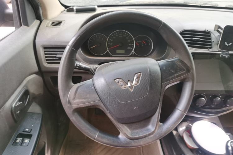 Used Wuling Hongguang 2015 1.5L S Basic Version China V Standard Steering Wheel