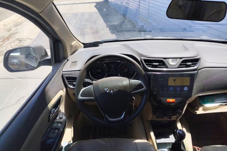 Used Wuling Hongguang 2015 1.5L S1 Comfort China V Standard Steering Wheel