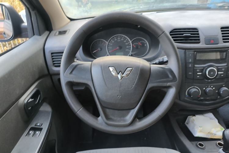 Used Wuling Hongguang 2015 1.2L S Base Model China V Standard Steering Wheel