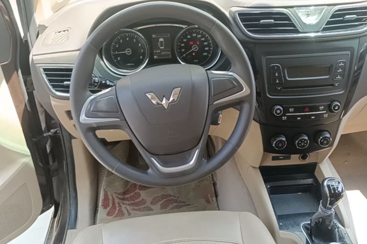 Used Wuling Hongguang 2015 1.5L S1 Comfort China V Standard Steering Wheel