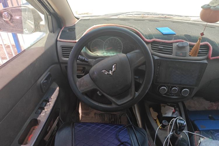 Used Wuling Hongguang 2015 1.5L S Basic Version China V Standard Steering Wheel
