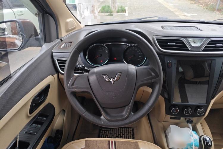 Used Wuling Hongguang 2015 1.5L S1 Standard China V-Emission Standards Steering Wheel