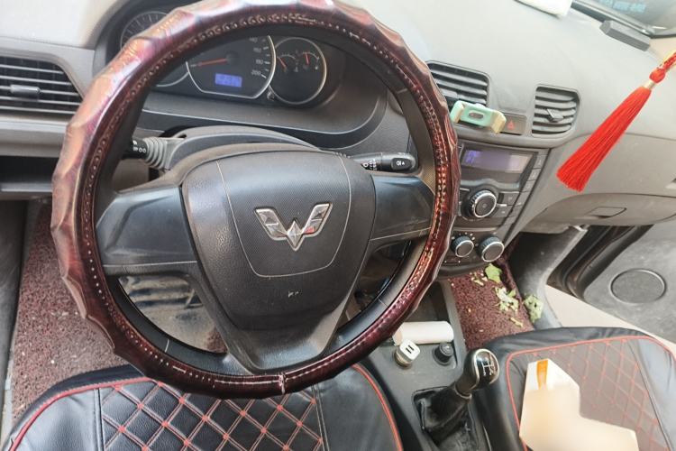 Used Wuling Hongguang 2015 1.5L S1 Standard China V-Emission Standards Steering Wheel