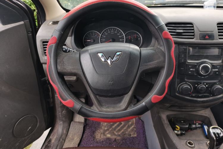 Used Wuling Hongguang 2015 1.5L S Basic Version China V Standard Steering Wheel