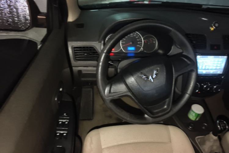 Used Wuling Hongguang 2015 1.5L S1 Standard China V-Emission Standards Steering Wheel