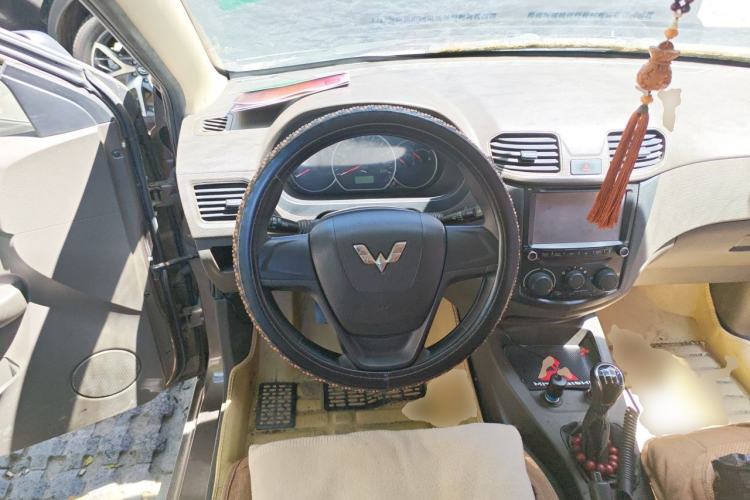 Used Wuling Hongguang 2015 1.5L S Basic Version China V Standard Steering Wheel