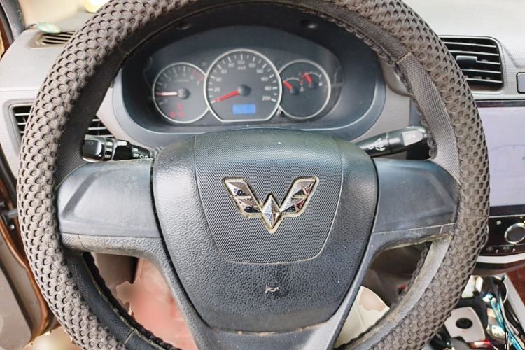Used Wuling Hongguang 2015 1.5L S Base Model China IV Steering Wheel